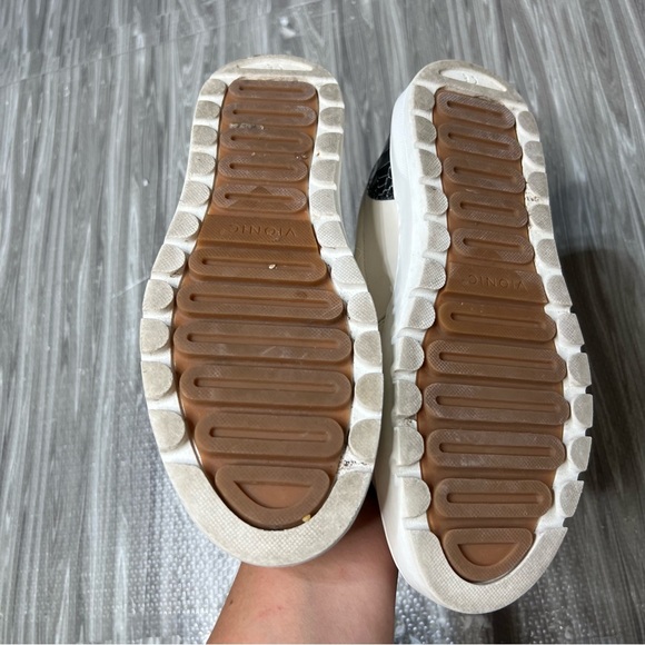 Vionic | Abyss Dinora Leather Sneaker - Picture 6 of 7